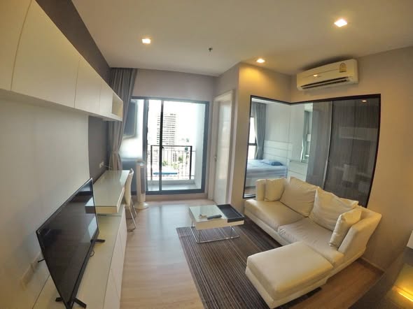 living room and bedroom of Urbano Absolute Sathon-Taksin