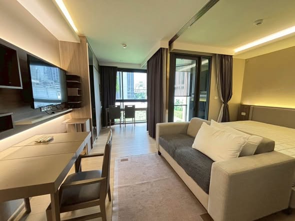 bedroom and living room of URBITIA Thonglor