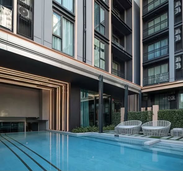 pool of Venio Sukhumvit 10