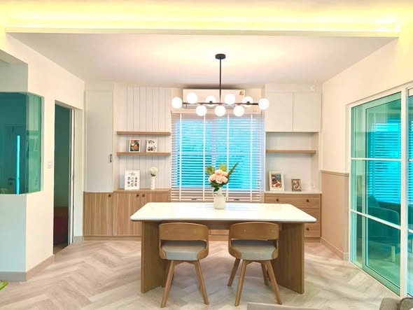 room interior and kitchen of Villaggio 3 Srinakarin-Bangna