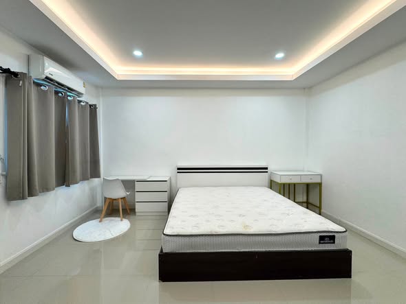 bedroom of Vora Town