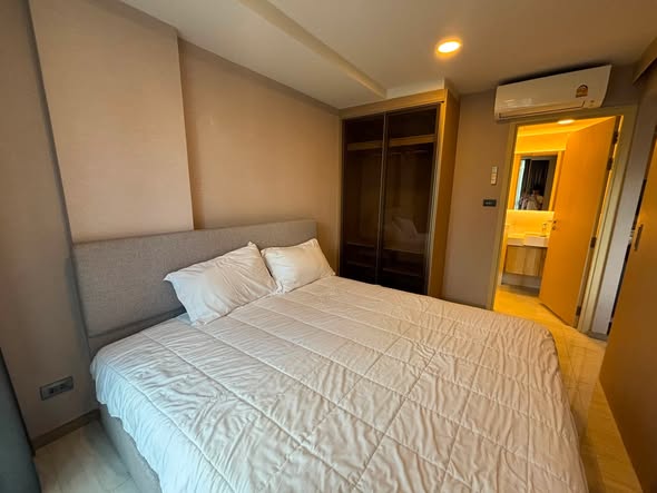 bedroom of Walden Asoke
