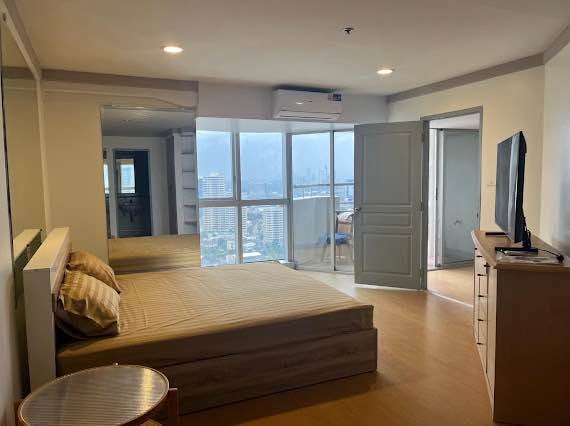 bedroom of Waterford Diamond Tower