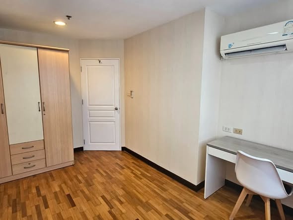 bedroom and room interior of Waterford Diamond Tower