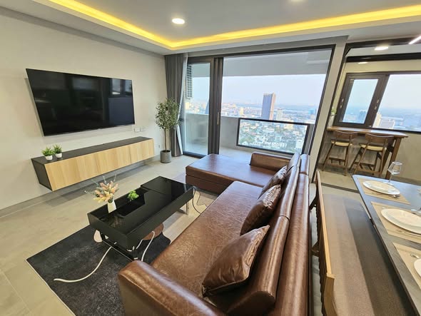 living room of Waterford Diamond Tower