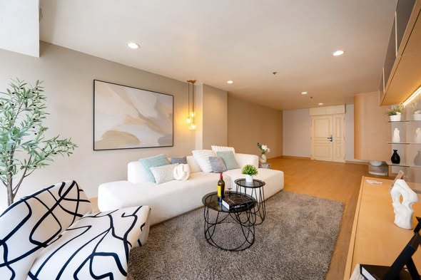 living room of Waterford Diamond Tower