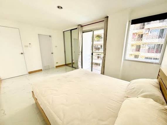 bedroom of Waterford Park Rama 4
