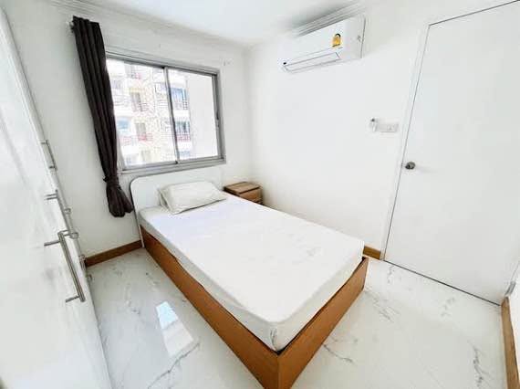 bedroom of Waterford Park Rama 4