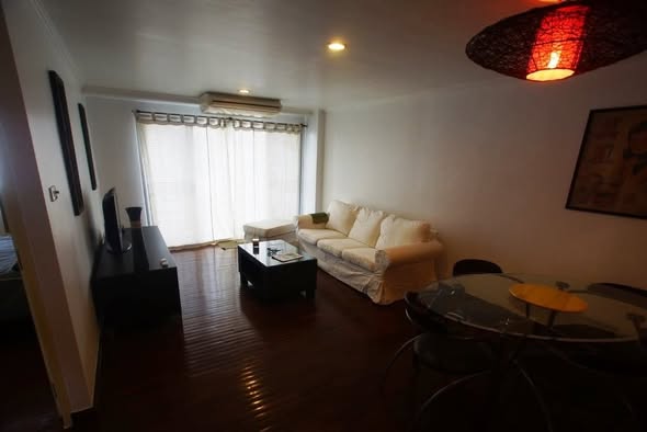 bedroom and living room of Waterford Park Rama 4