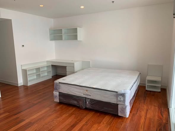 bedroom of Watermark Chao Phraya