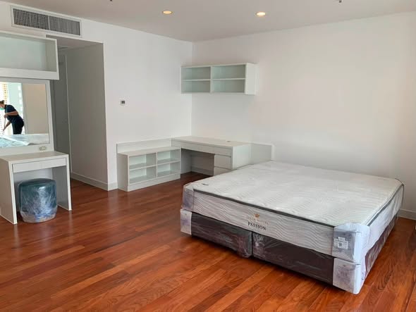 bedroom of Watermark Chao Phraya