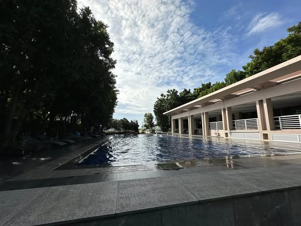 pool of Watermark Chao Phraya