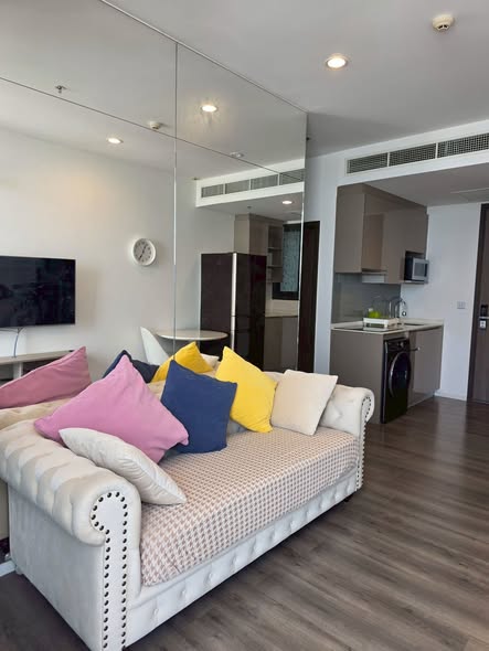 living room of Whizdom Essence Sukhumvit วิสซ์ดอม เอสเซ้นส์ สุขุมวิท