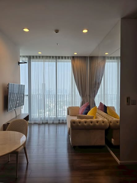 living room and room interior of Whizdom Essence Sukhumvit วิสซ์ดอม เอสเซ้นส์ สุขุมวิท