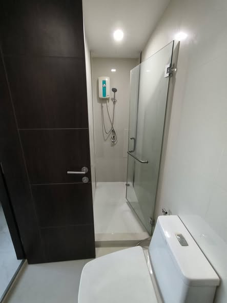 room interior and bathroom of Wish Signature II Midtown Siam