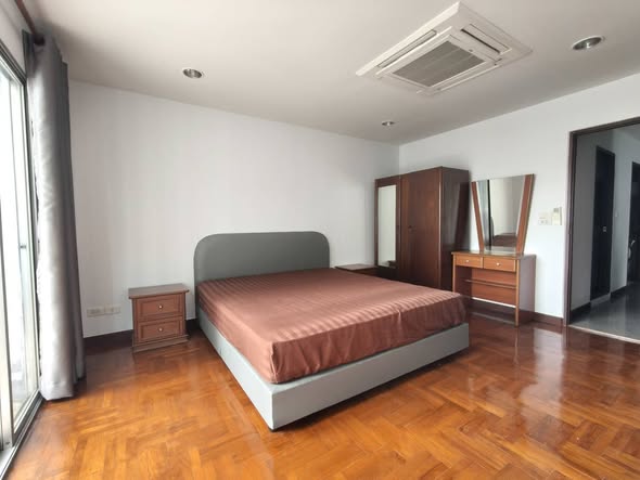 bedroom of Witthayu Complex