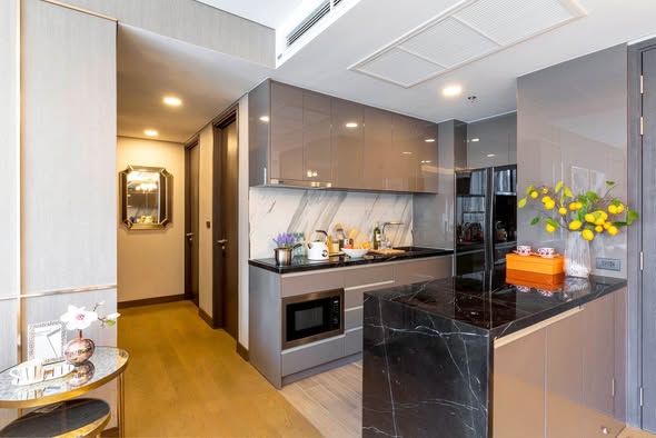 bathroom and kitchen of Wyndham Garden Bangkok Sukhumvit 42