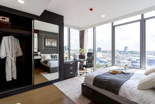 bedroom and room interior of Wyndham Garden Bangkok Sukhumvit 42