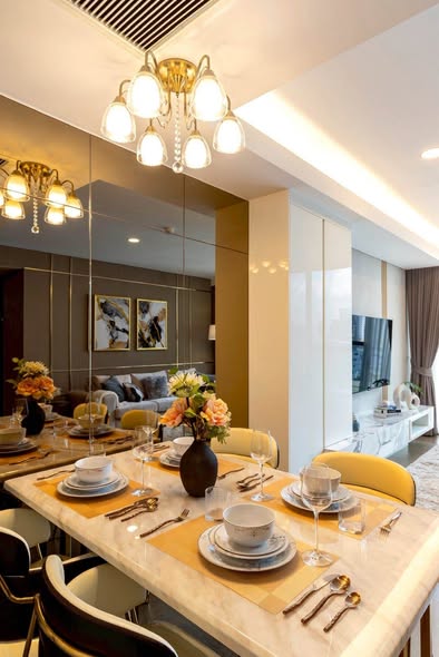 room interior and bathroom of Wyndham Garden Bangkok Sukhumvit 42