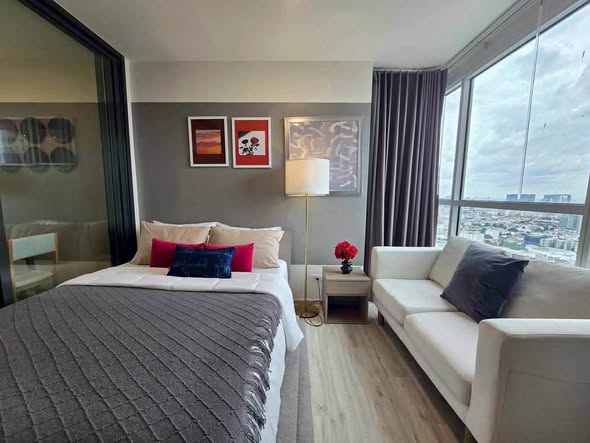 bedroom and living room of XT HUAIKHWANG