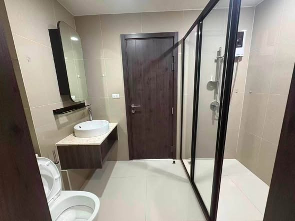 room interior and bathroom of XT HUAIKHWANG