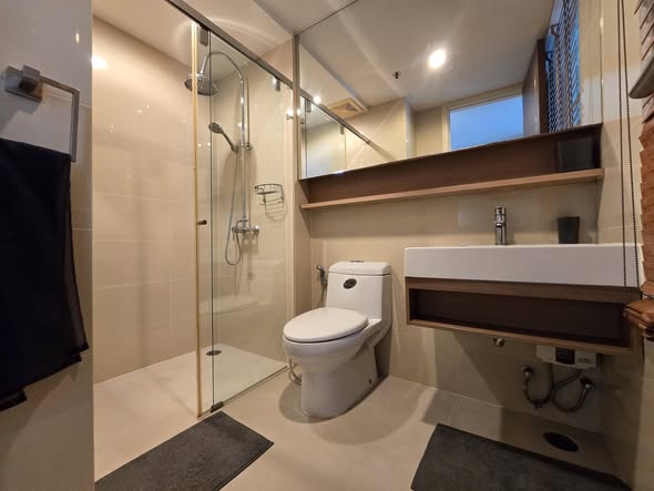 bathroom of 15 Sukhumvit Residences
