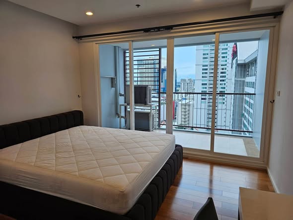 bedroom and room interior of 15 Sukhumvit Residences