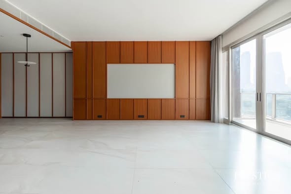 room interior of 185 Rajadamri