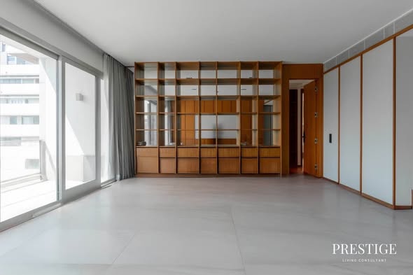 room interior of 185 Rajadamri