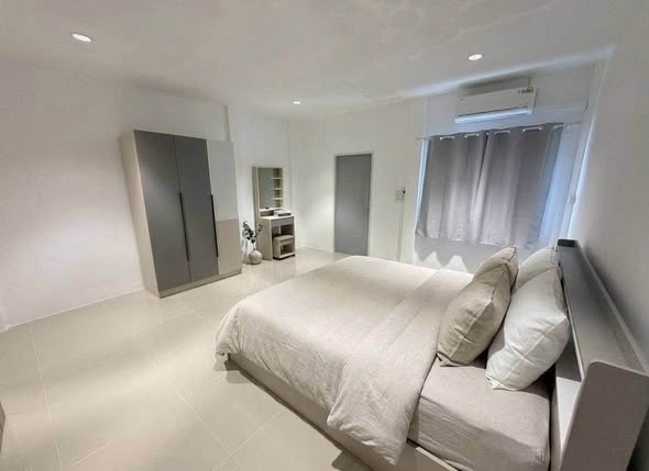 bedroom of ขายทาวน์โฮม สูง 2 ชั้น พื้นที่ 20 ตร.ว. 3 นอน 2 น้ำ 1 ครัว เดอะเมโทร รัตนาธิเบศร์