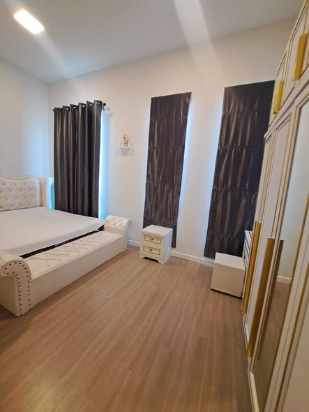 bedroom of ขายทาวน์โฮม สูง 2 ชั้น พื้นที่ 20 ตร.ว. 3 นอน 2 น้ำ 1 ครัว เดอะเมโทร รัตนาธิเบศร์