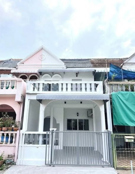 ขายทาวน์โฮม สูง 2 ชั้น พื้นที่ 20 ตร.ว. 3 นอน 2 น้ำ 1 ครัว เดอะเมโทร รัตนาธิเบศร์