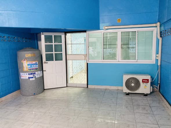 ขายทาวน์โฮม สูง 2 ชั้น พื้นที่ 20 ตร.ว. 3 นอน 2 น้ำ 1 ครัว เดอะเมโทร รัตนาธิเบศร์
