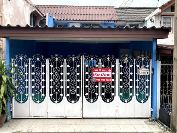 ขายทาวน์โฮม สูง 2 ชั้น พื้นที่ 20 ตร.ว. 3 นอน 2 น้ำ 1 ครัว เดอะเมโทร รัตนาธิเบศร์