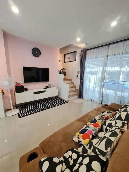 bedroom and living room of ไทม์โฮม 2 สวนหลวง-อ่อนนุช