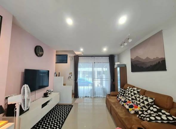 bedroom and living room of ไทม์โฮม 2 สวนหลวง-อ่อนนุช