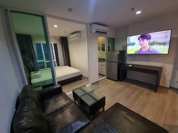bedroom and room interior of คอนโด รีเจ้นท์โฮม บางซ่อน เฟส 28 (C)