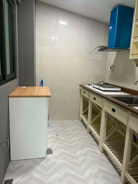 bathroom and kitchen of พลีโน่ สุขุมวิท-บางนา 3 Pleno Sukhumvit-Bangna 3