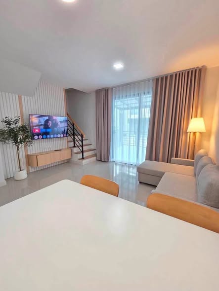 living room of พลีโน่ สุขุมวิท-บางนา 3 Pleno Sukhumvit-Bangna 3