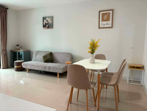 living room and room interior of พลีโน่ สุขุมวิท-บางนา 3 Pleno Sukhumvit-Bangna 3