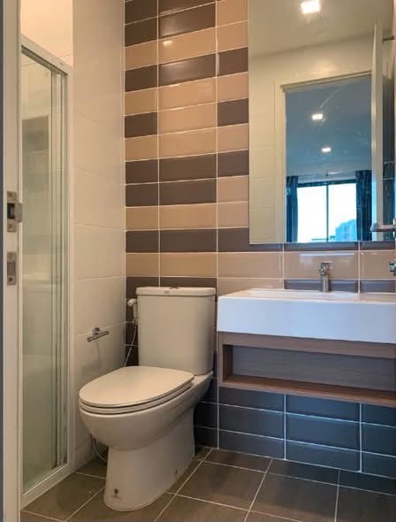bathroom of บราวน์ คอนโด รัชดา 32