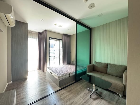 living room and bedroom and room interior of บราวน์ คอนโด รัชดา 32