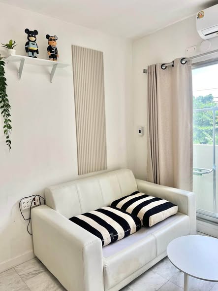 living room and bedroom of ร้านมินิมาร์ท คอนโดบ้านสวนธนรัชดา36