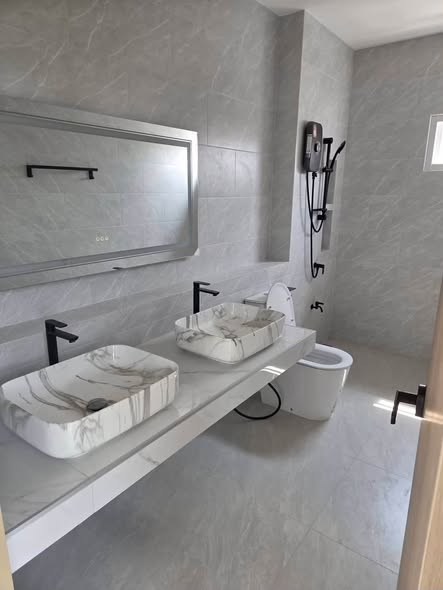 bathroom of เลอ บิซ สุขุมวิท-เอราวัณ โฮมออฟฟิศ 4 ชั้น