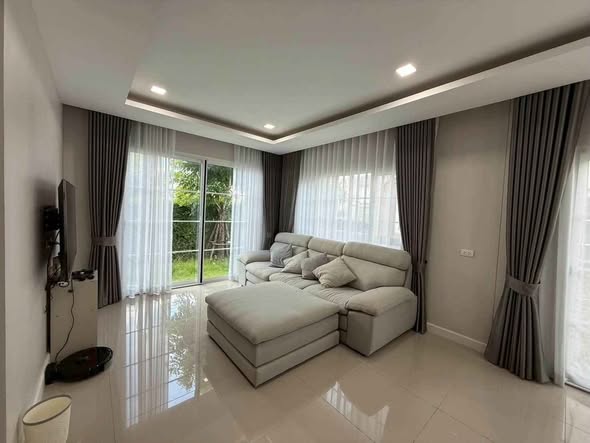 bedroom and living room of แกรนดิโอ บางนา กม.5