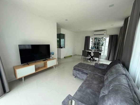 bedroom and living room of แกรนดิโอ บางนา กม.5