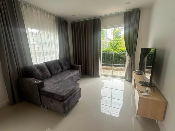 bedroom and living room of แกรนดิโอ บางนา กม.5