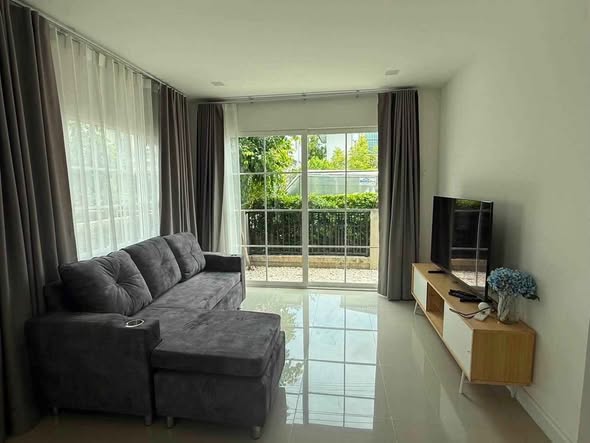 living room and bedroom of แกรนดิโอ บางนา กม.5