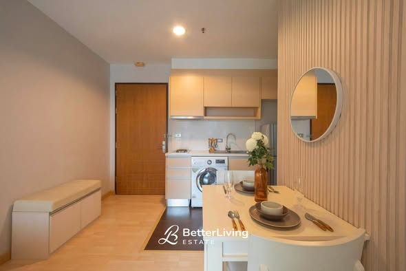 bedroom and bathroom of 59 Heritage