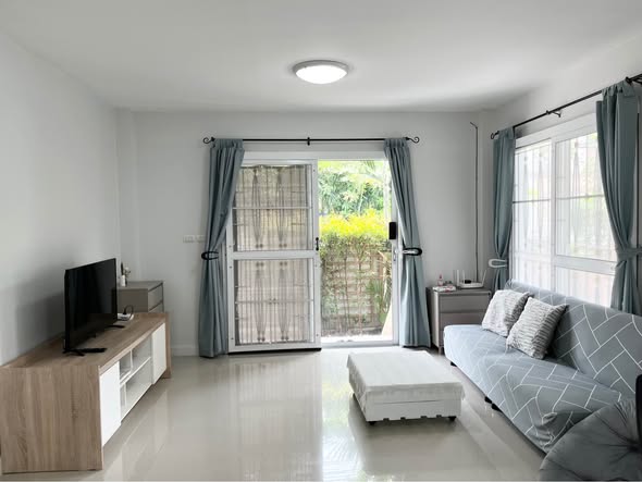 bedroom and living room of โครงการบ้านแฝด ซอยเพชรเกษม 66